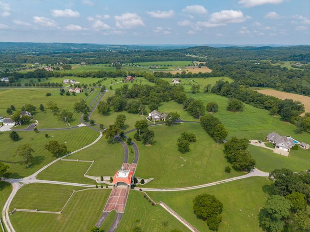 144 Herb Garden Dr, Fayetteville, TN 37334