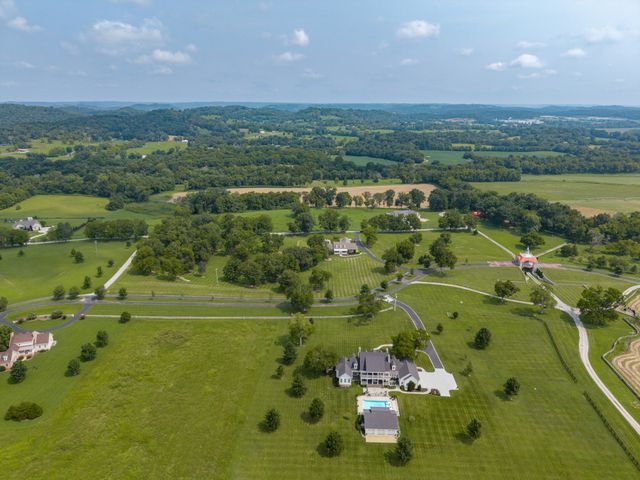 144 Herb Garden Dr, Fayetteville, TN 37334