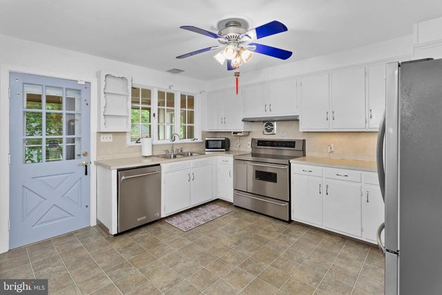 205 CORNWALL AVE, Trenton, NJ 08618