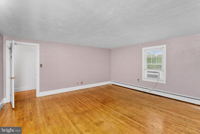 205 CORNWALL AVE, Trenton, NJ 08618