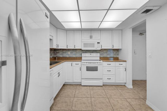 18011 Biscayne Boulevard 903, Aventura, FL 33160