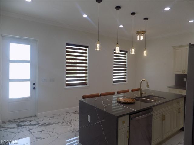 2924 Dunbar AVE, Fort Myers, FL 33916