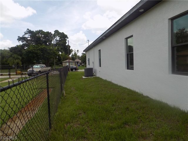 2924 Dunbar AVE, Fort Myers, FL 33916