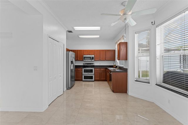 617 LAKESCAPE COURT, Orlando, FL 32828
