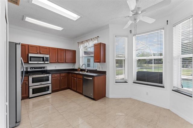 617 LAKESCAPE COURT, Orlando, FL 32828