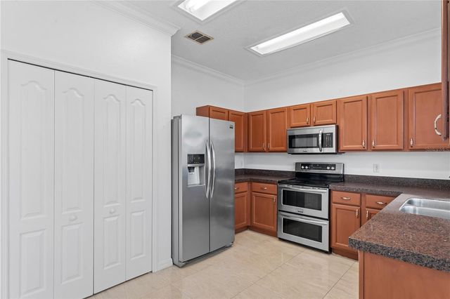 617 LAKESCAPE COURT, Orlando, FL 32828