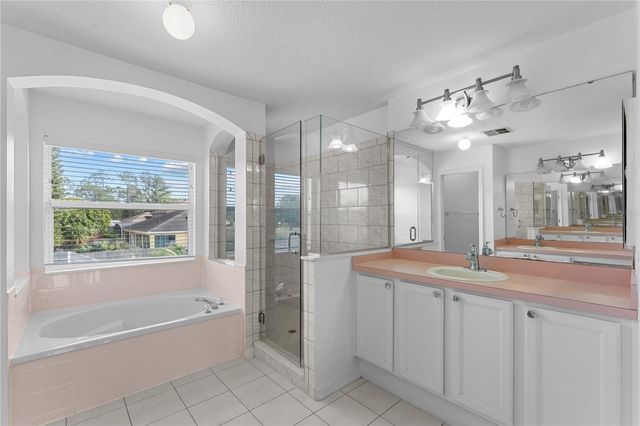 617 LAKESCAPE COURT, Orlando, FL 32828
