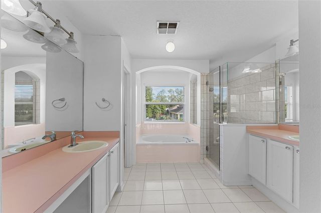 617 LAKESCAPE COURT, Orlando, FL 32828