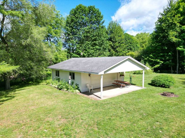 7099 N Henderson Road, Richfield Twp, MI 48420
