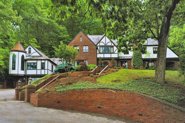 2412 Robin Hood RD, Roanoke, VA 24014