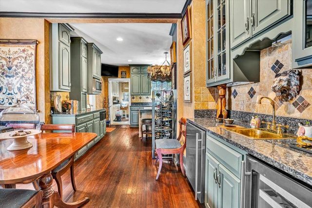 2412 Robin Hood RD, Roanoke, VA 24014