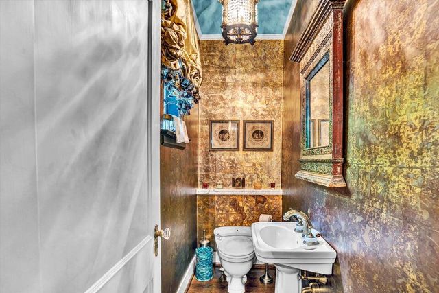 2412 Robin Hood RD, Roanoke, VA 24014