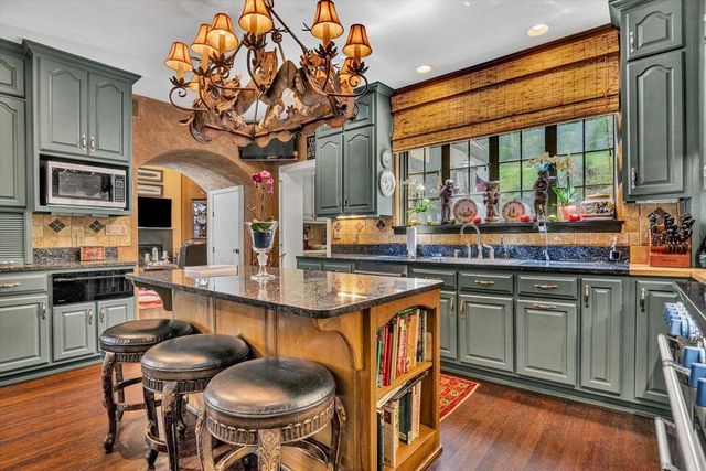 2412 Robin Hood RD, Roanoke, VA 24014