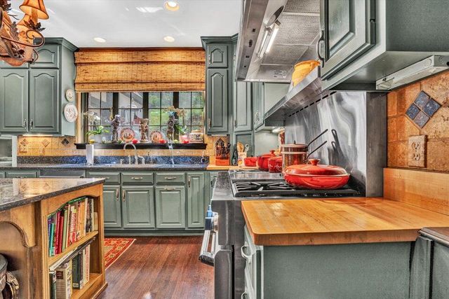 2412 Robin Hood RD, Roanoke, VA 24014