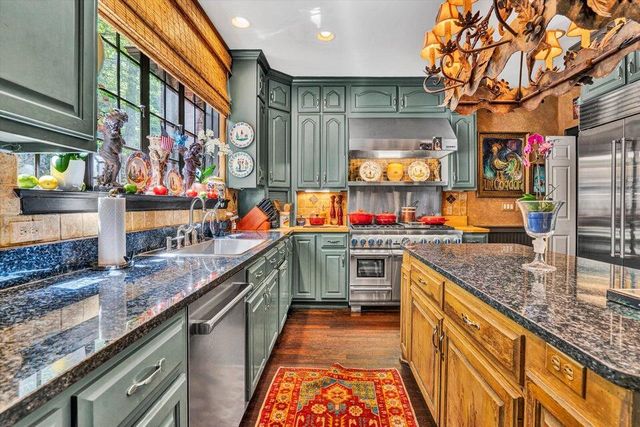 2412 Robin Hood RD, Roanoke, VA 24014