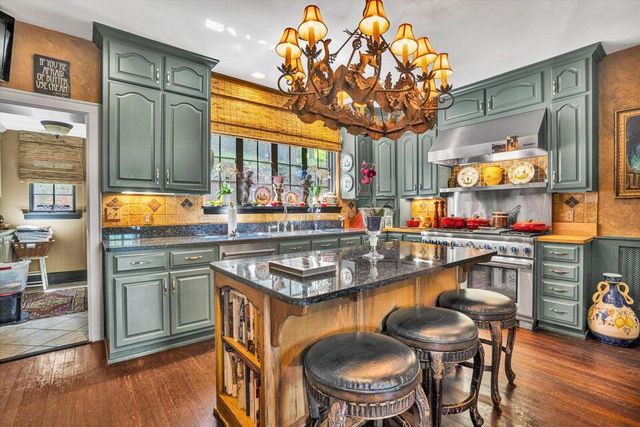 2412 Robin Hood RD, Roanoke, VA 24014