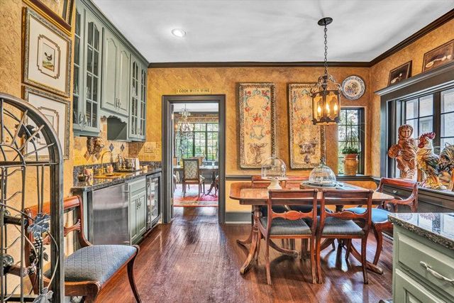 2412 Robin Hood RD, Roanoke, VA 24014