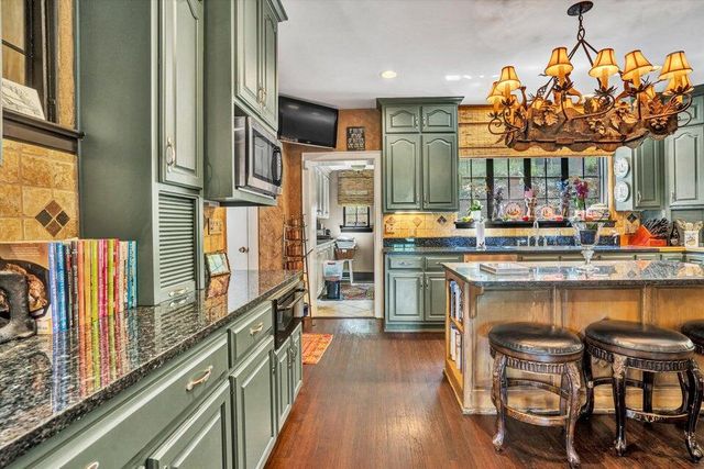 2412 Robin Hood RD, Roanoke, VA 24014