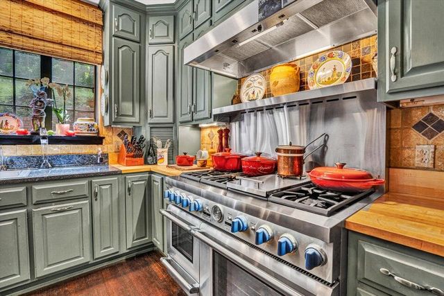 2412 Robin Hood RD, Roanoke, VA 24014