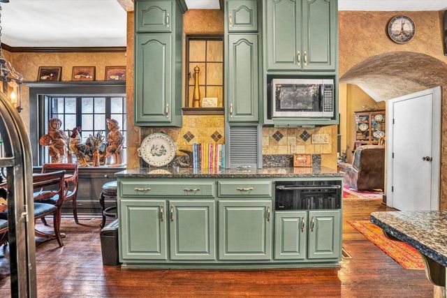 2412 Robin Hood RD, Roanoke, VA 24014