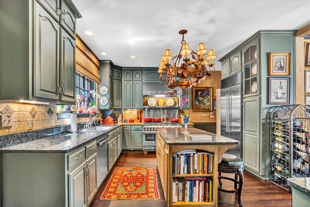 2412 Robin Hood RD, Roanoke, VA 24014