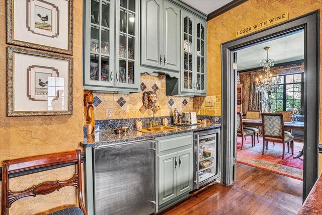 2412 Robin Hood RD, Roanoke, VA 24014