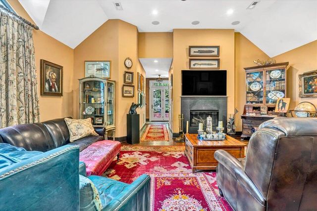 2412 Robin Hood RD, Roanoke, VA 24014