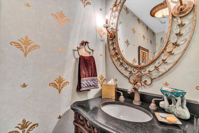 2412 Robin Hood RD, Roanoke, VA 24014