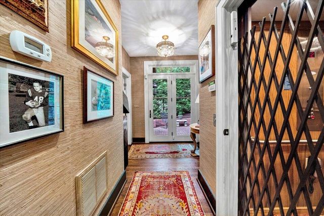 2412 Robin Hood RD, Roanoke, VA 24014