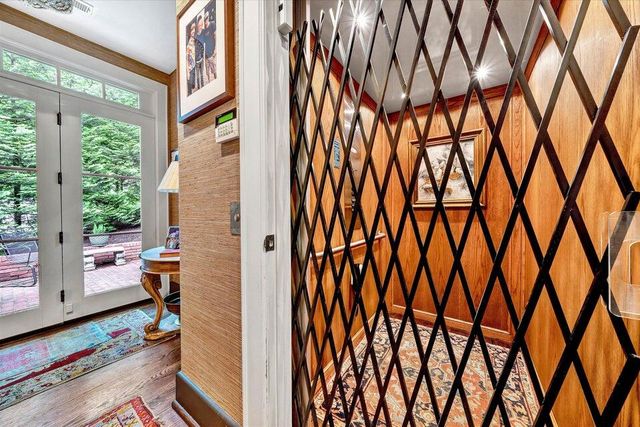 2412 Robin Hood RD, Roanoke, VA 24014