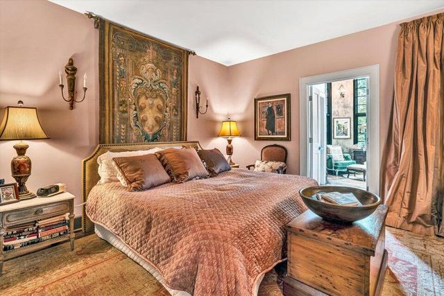 2412 Robin Hood RD, Roanoke, VA 24014