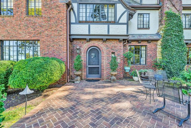 2412 Robin Hood RD, Roanoke, VA 24014