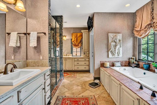 2412 Robin Hood RD, Roanoke, VA 24014