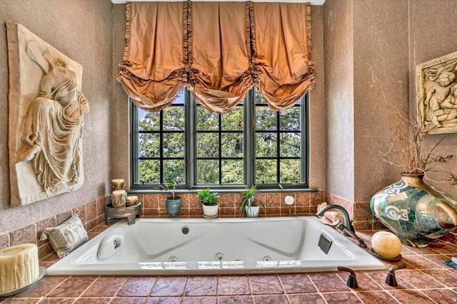 2412 Robin Hood RD, Roanoke, VA 24014