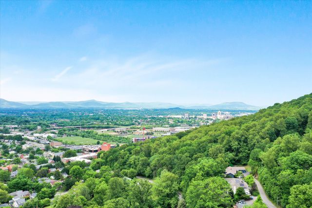 2412 Robin Hood RD, Roanoke, VA 24014