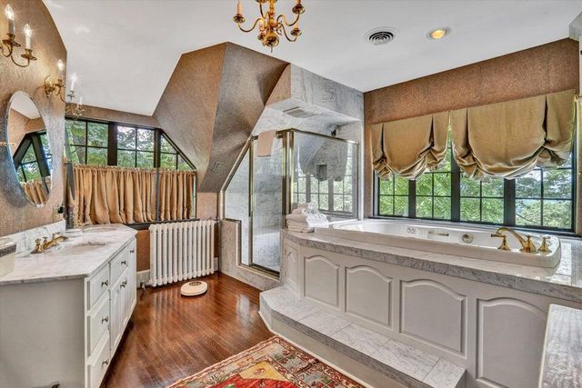 2412 Robin Hood RD, Roanoke, VA 24014