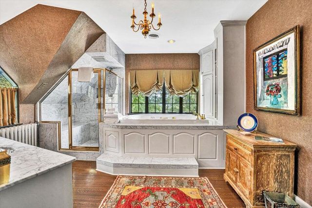 2412 Robin Hood RD, Roanoke, VA 24014