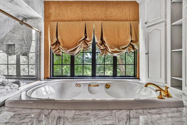 2412 Robin Hood RD, Roanoke, VA 24014