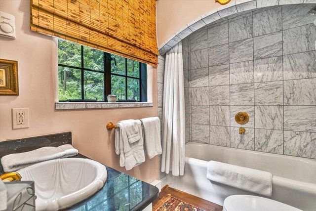 2412 Robin Hood RD, Roanoke, VA 24014