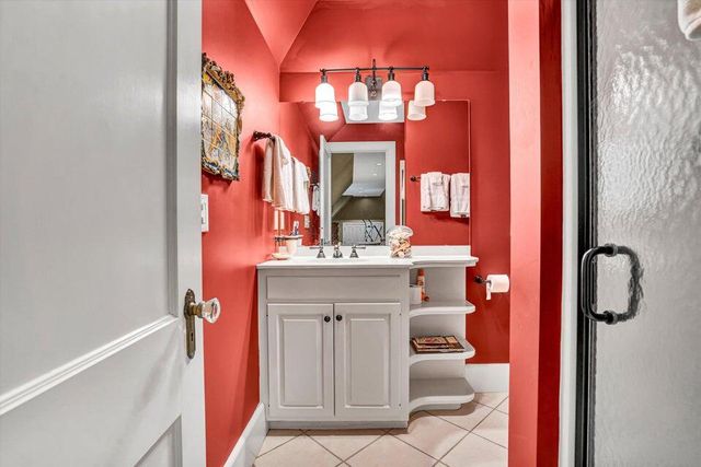 2412 Robin Hood RD, Roanoke, VA 24014