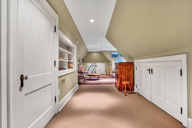 2412 Robin Hood RD, Roanoke, VA 24014