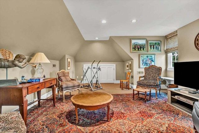 2412 Robin Hood RD, Roanoke, VA 24014