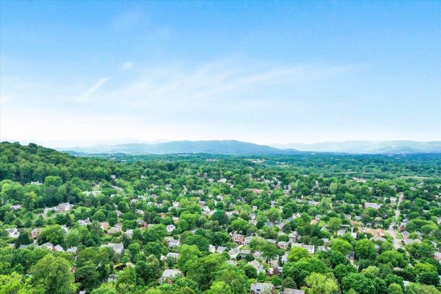 2412 Robin Hood RD, Roanoke, VA 24014