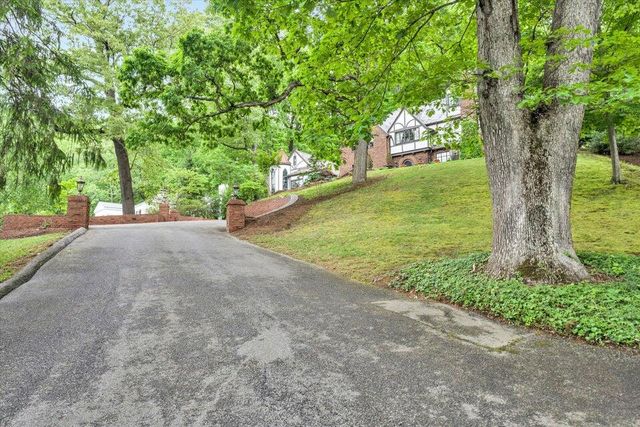 2412 Robin Hood RD, Roanoke, VA 24014