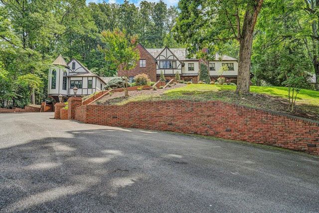 2412 Robin Hood RD, Roanoke, VA 24014