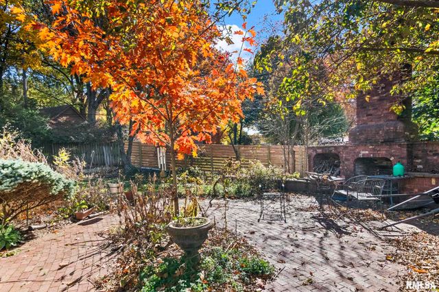 10 SUNSET Lane, Springfield, IL 62704