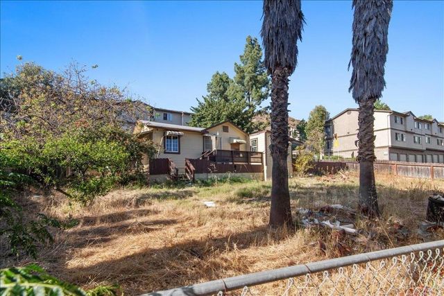 12828 Mapleview St, Lakeside, CA 92040