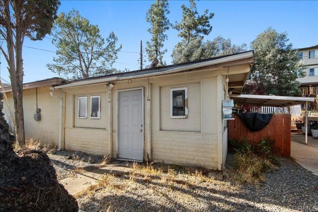 12828 Mapleview St, Lakeside, CA 92040