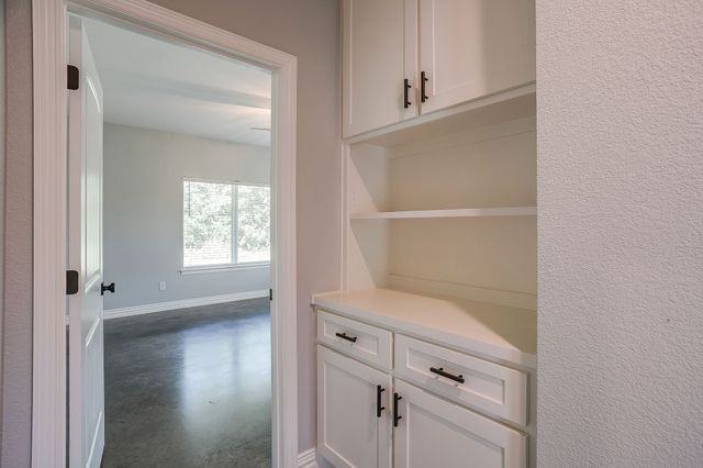 13901 County Road 102, Grandview, TX 76050