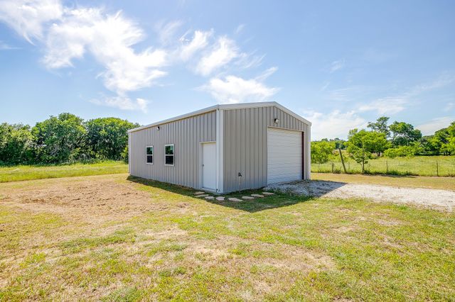 13901 County Road 102, Grandview, TX 76050